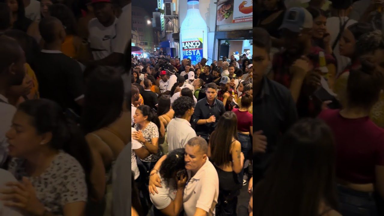 Músico tocando en la calle